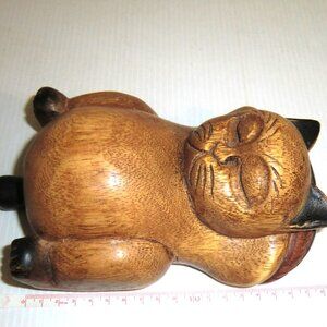 WD1 - SOLID Carved WOOD CAT Vintage Cat Art Paperweight Carved Fish Collection